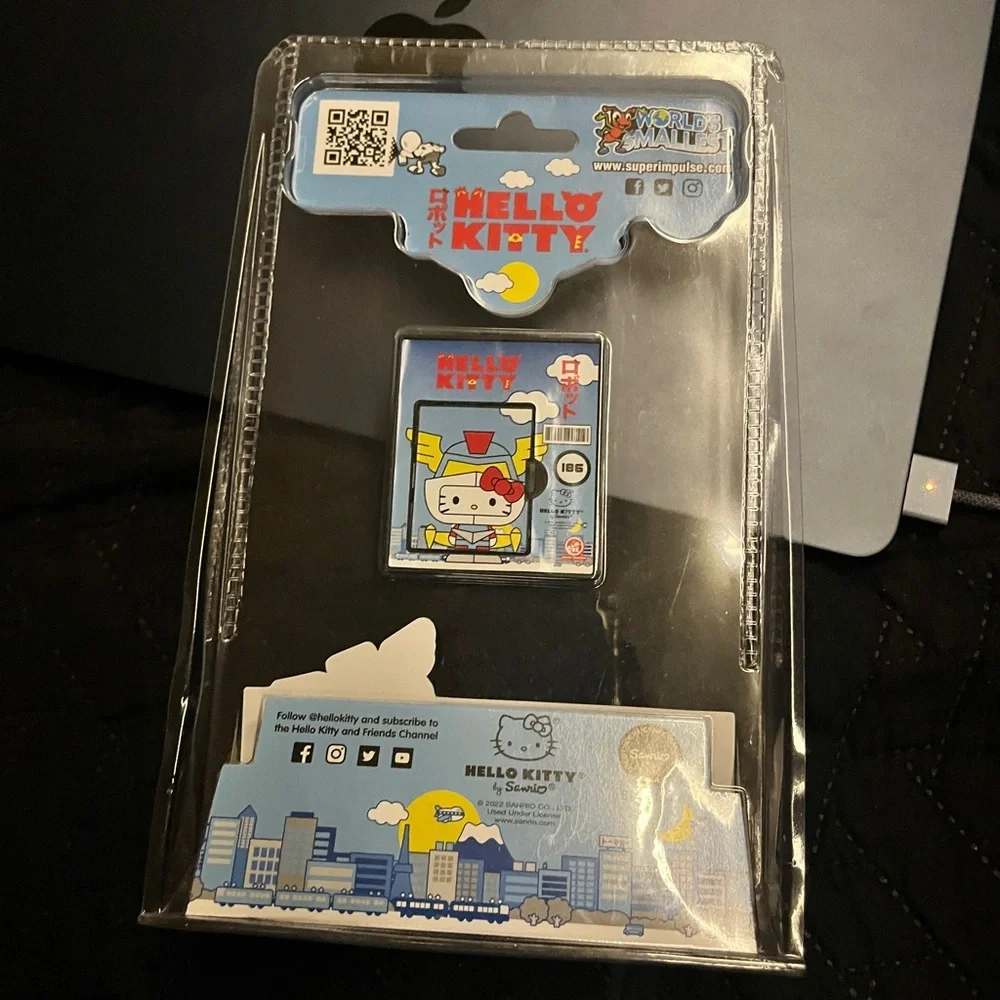 Hello Kitty Micro Figure with Mini Case - Picture 2 of 2